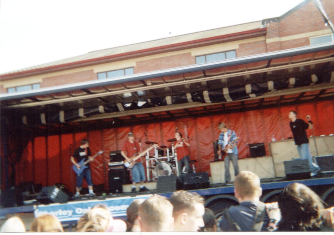 chorleyfestapncrowd.JPG